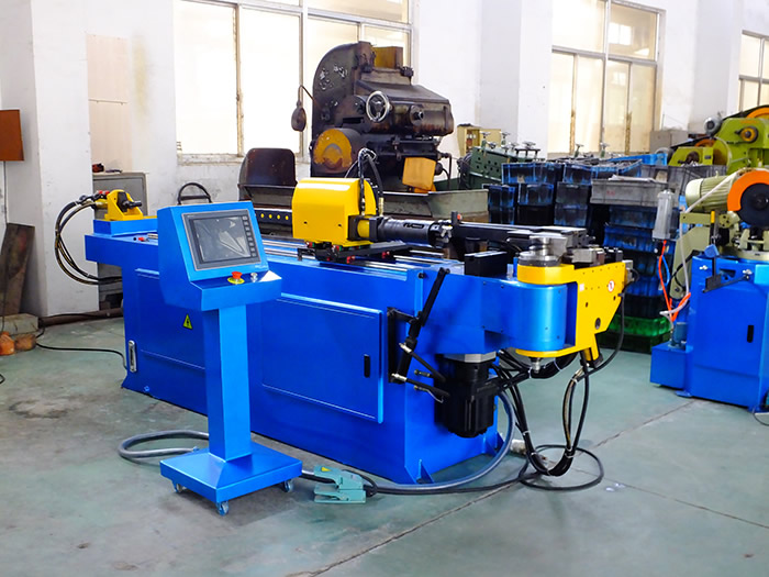 弯管机
